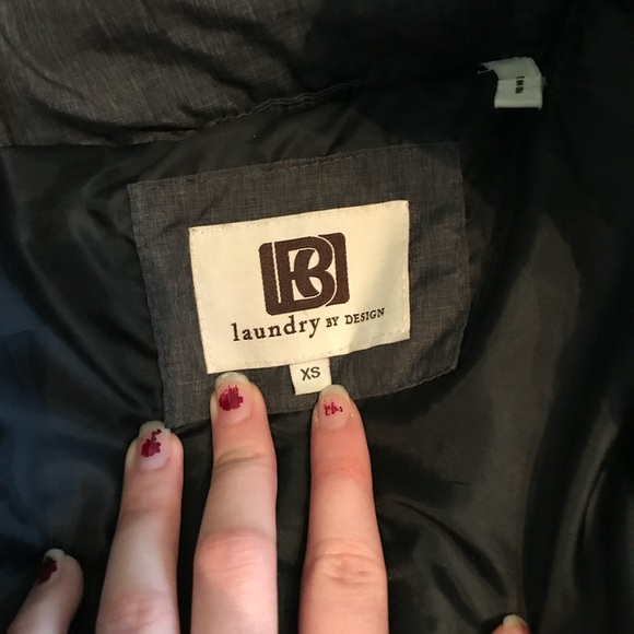 Puffer jacket with furry hood and buckle - Picture 2 of 5